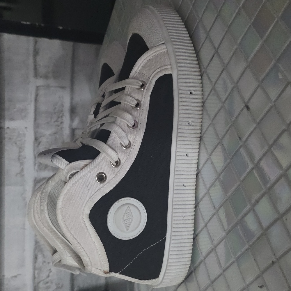 Sanjo K100 // Black & White 9.5US 40EU